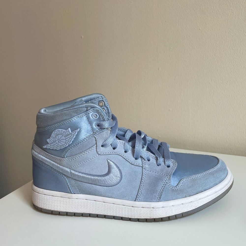 Limited edition color Air Jordan 1 Retro High Soh